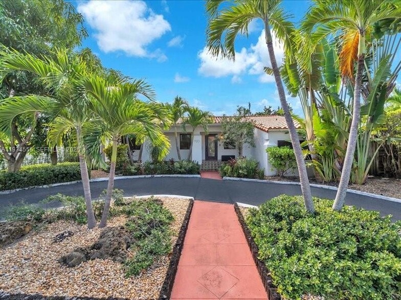 Building Photo - 920 W 47th Ct