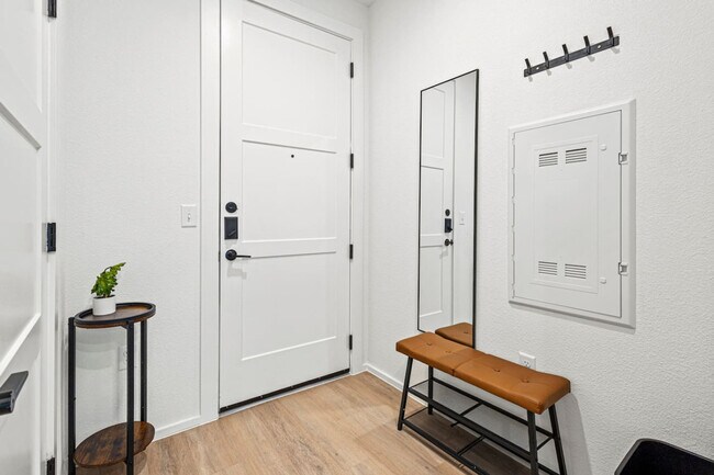 Building Photo - 596 W 9th St