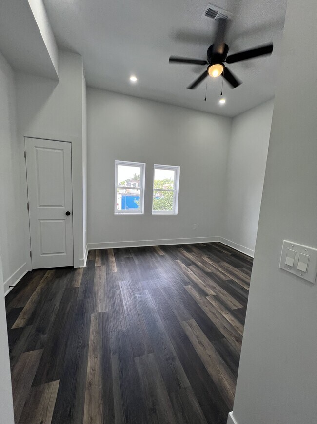 Building Photo - 736 E Chelten Ave