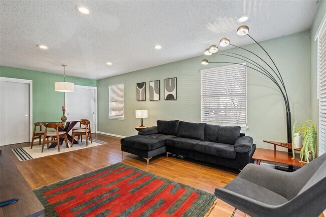 Building Photo - 2105 Columbia Cove