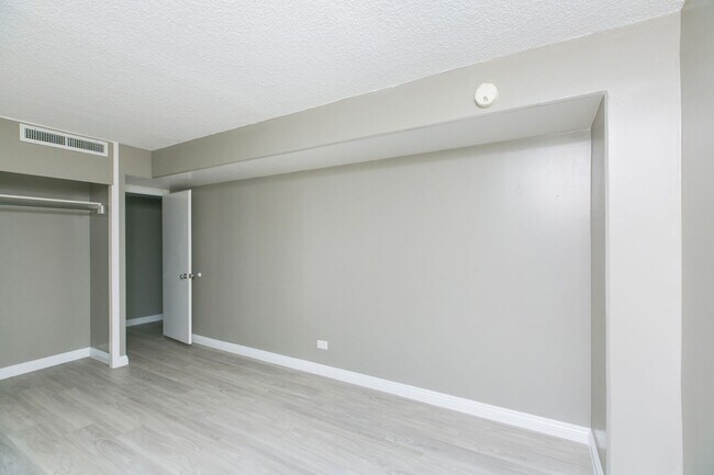 Building Photo - ? Spacious 2-Bedroom Condo at Fairway Manor – Incredible Value Near Waikiki! ?