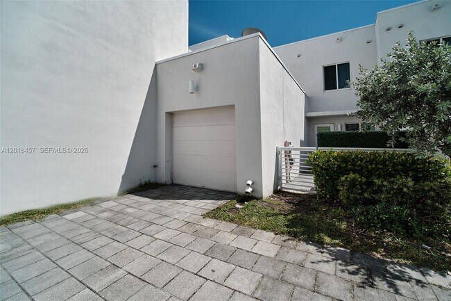 Building Photo - 10447 NW 66th St