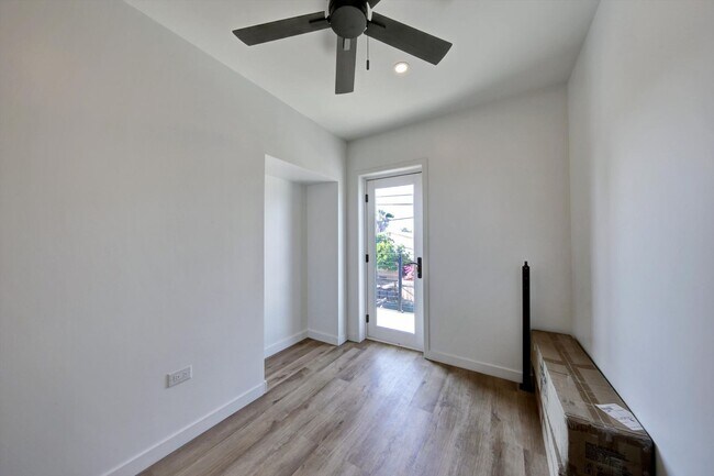 Building Photo - AMAZING NEW CONSTRUCTION UNIT NEAR DOWNTOWN