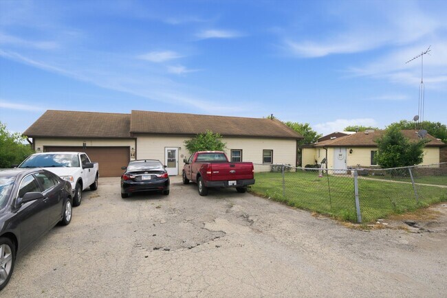 Building Photo - 24134 IL-53