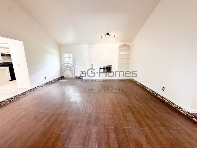 Building Photo - 909 Cherrywood Ln