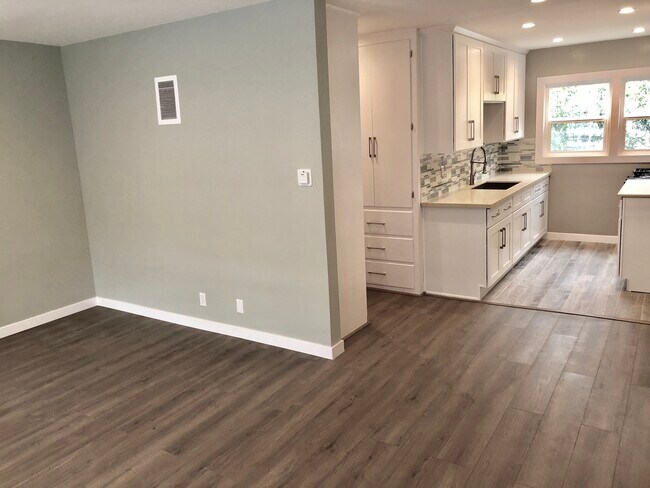 Building Photo - 1139 S Corning St