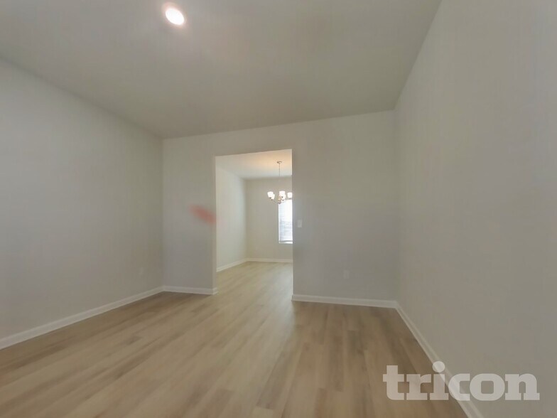 Building Photo - 831 Bryson Lake Cir