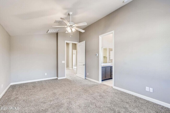 Building Photo - 3043 N 33rd Pl