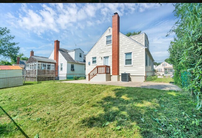 Building Photo - 7829 Birmingham Ave