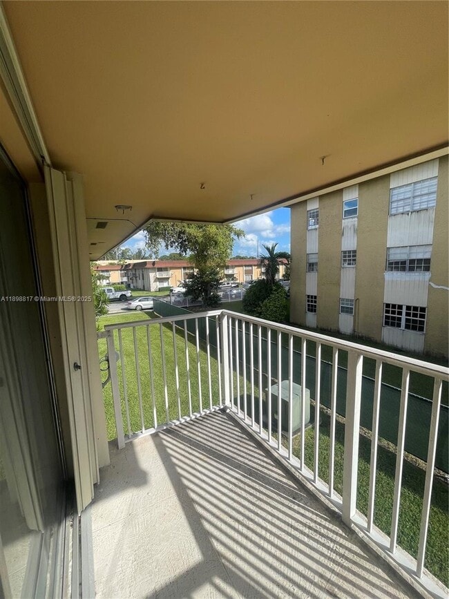 Building Photo - 5330 SW 77th Ct