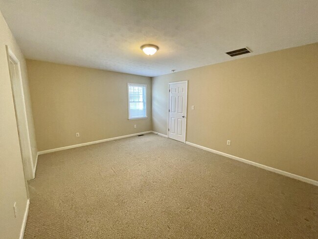 Building Photo - 39 Abbey Ct