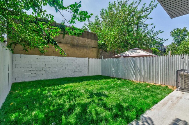 Building Photo - 85 Myrtle Ave