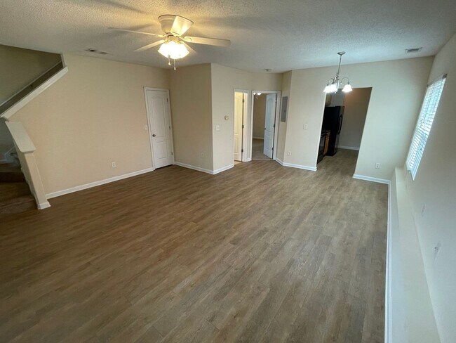 Building Photo - 237 Fern Ridge Ct