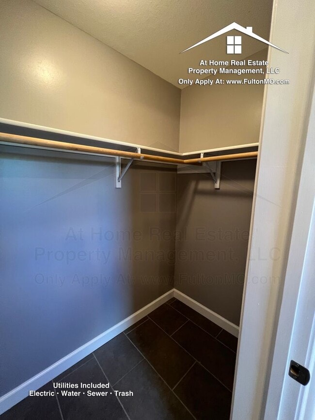 Building Photo - 301 E St Eunice Rd