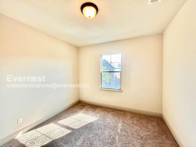 Building Photo - 4417 Villa Dr