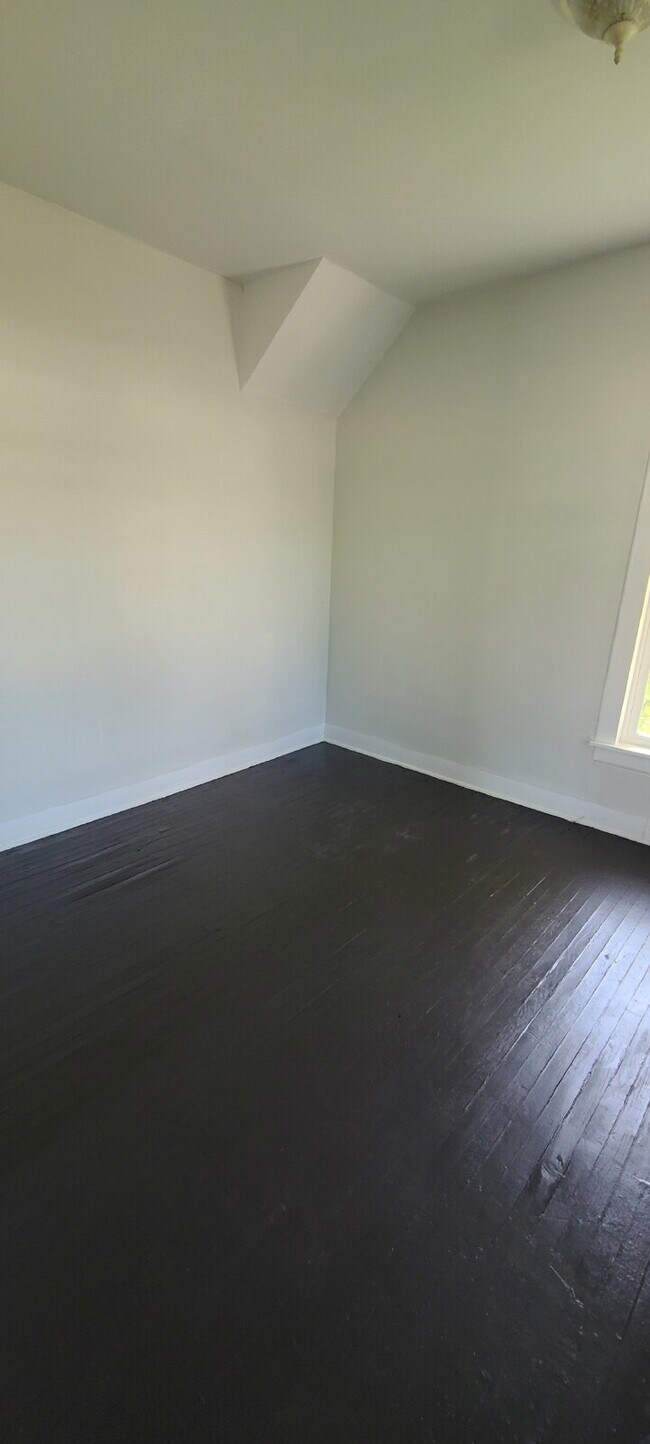 Building Photo - Spacious 4-Bedroom Home in Prime Flint Location