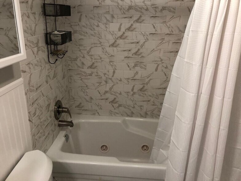 Building Photo - 1260 York St