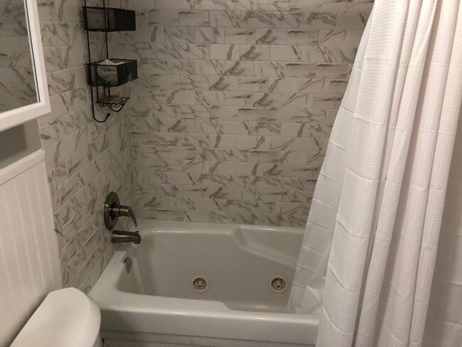 Building Photo - 1260 York St