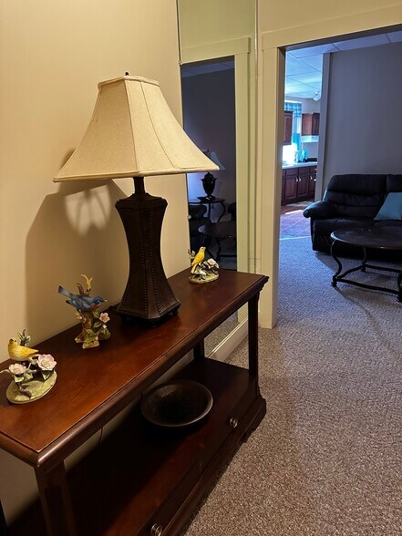 entry way - 583 Mill St