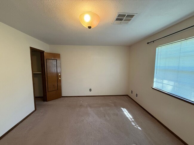 Building Photo - 2712 Spitz St