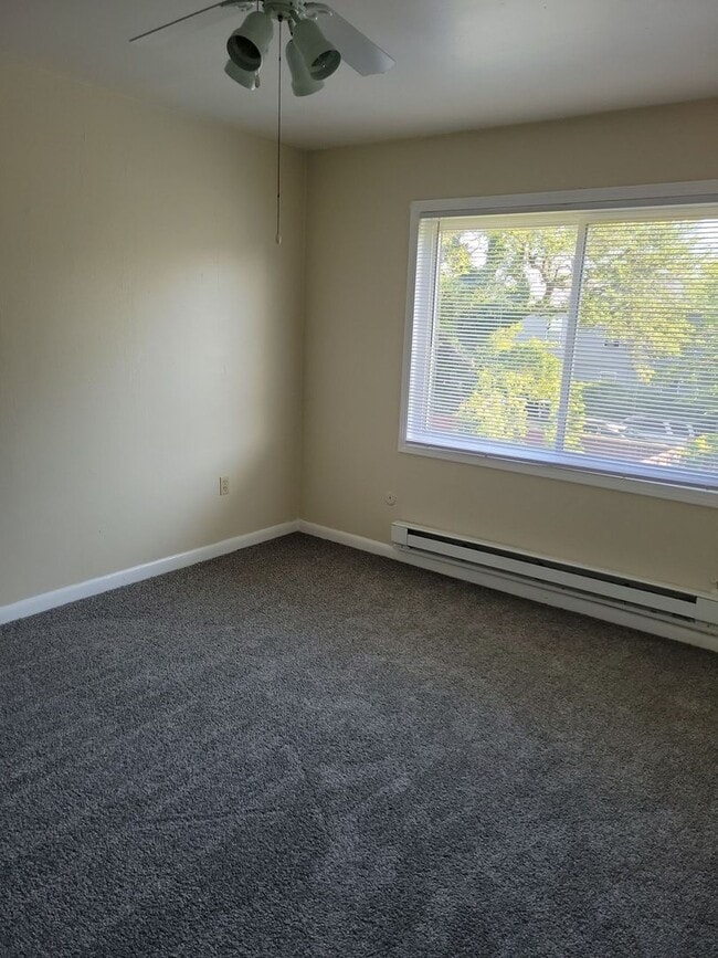 Building Photo - 11th Bay Colonies