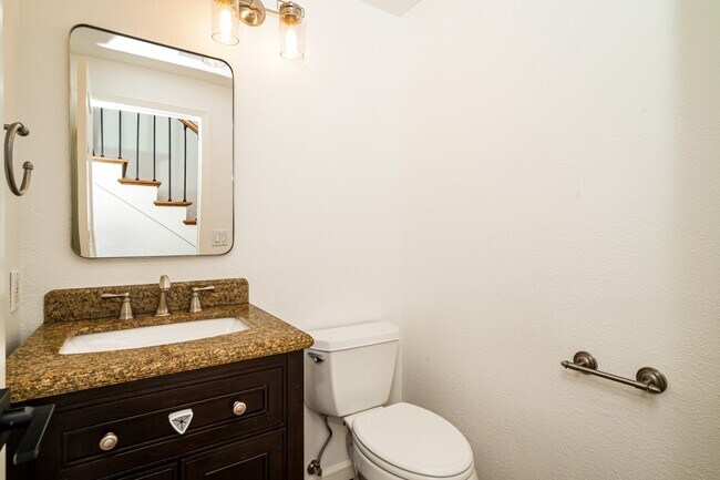 Building Photo - Beautifully Updated Mill Creek Home in Prime Location