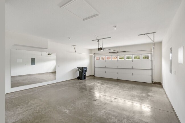 Building Photo - 2420 Boulder Springs Dr