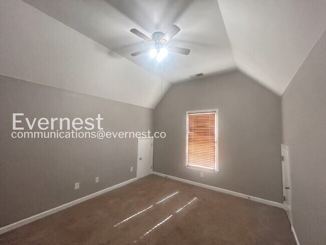 Building Photo - Limited Time Special Offer / 4 Bed, 4 Bath Home with Garage / Pet-Friendly / Vouchers Accepted / ...