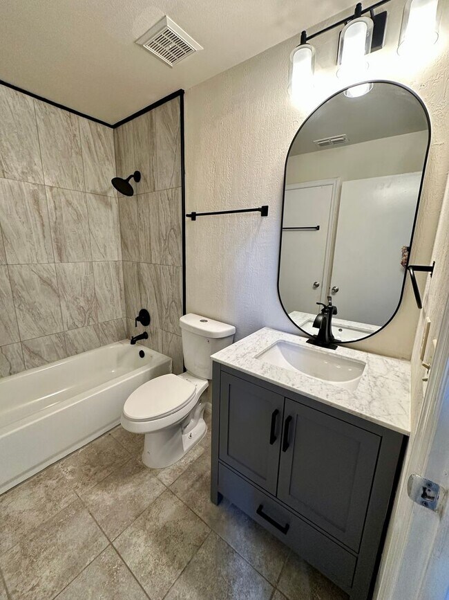 Building Photo - WG #304