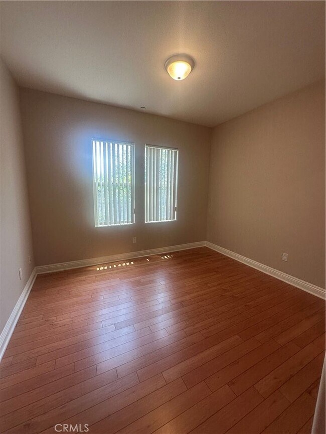 Building Photo - 12916 Moorpark St