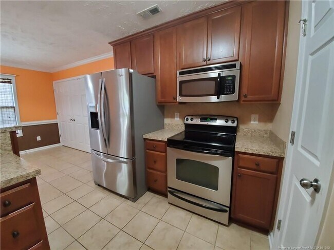 Building Photo - 1665 Kershaw Loop