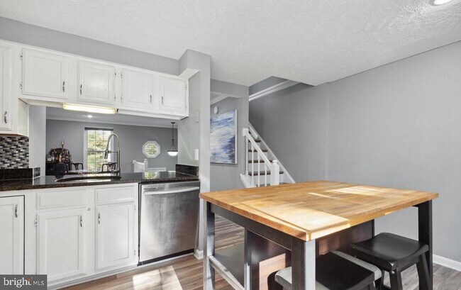 Building Photo - 1679 Fieldthorn Dr