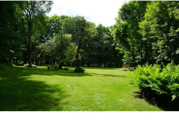 Shared Back Yard - 300 S Side Dr