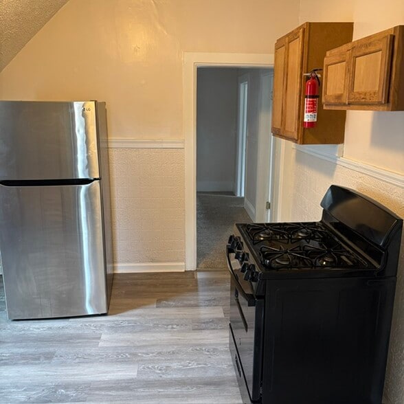 Building Photo - 953 W 17th St