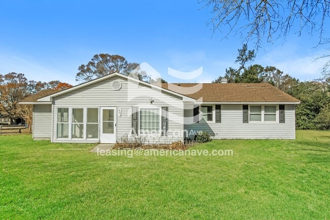 Building Photo - 401 Seminole St