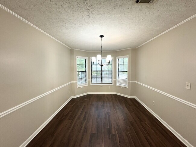 Building Photo - [NEW PRICE] Spacious 4 Bed / 2.5 Bath home...