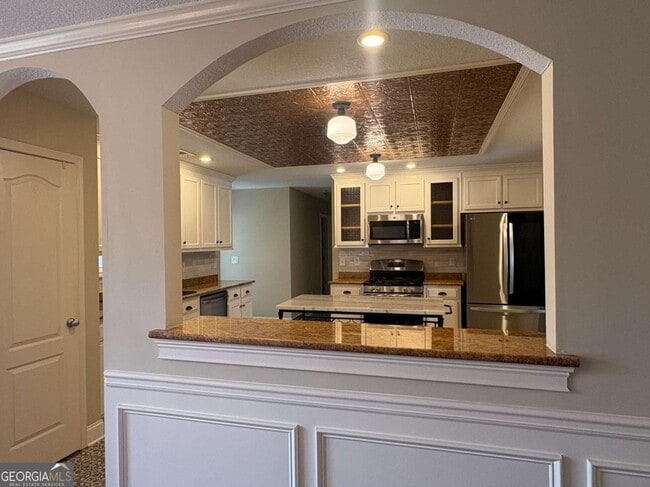 Building Photo - 616 Embassy Walk