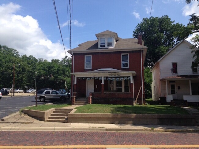 Primary Photo - 30 E Carpenter St