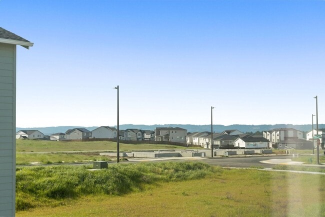 Building Photo - Modern 3 Bedroom, 2.5 Bathroom Townhome in South Cooper Mountain