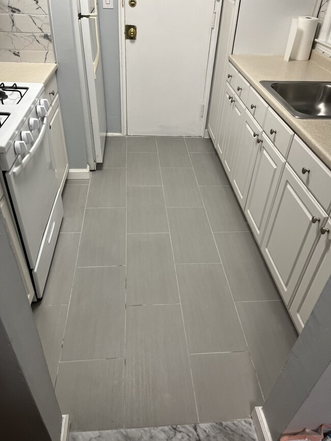 Building Photo - 800 N Broad St