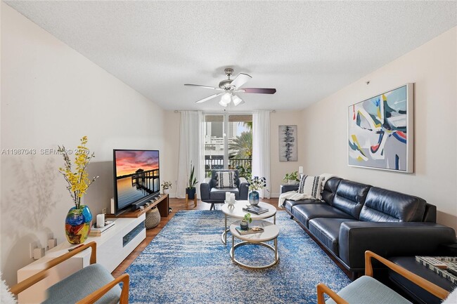 Building Photo - 520 SE 5 Ave