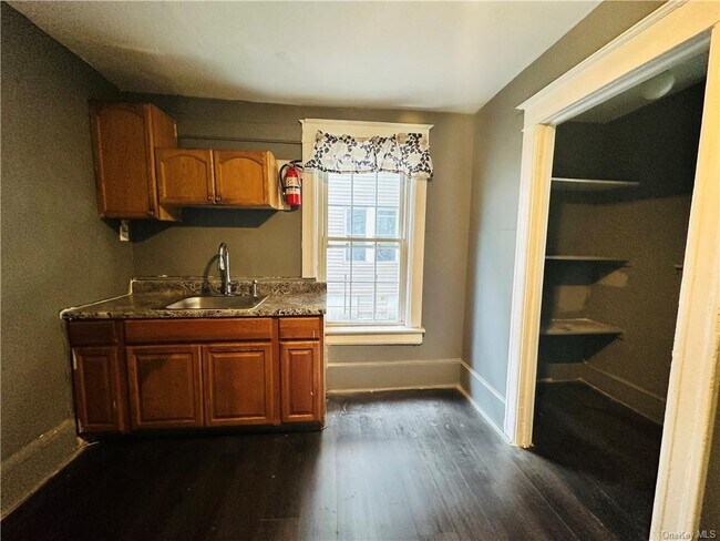 Building Photo - 203 Winnikee Ave