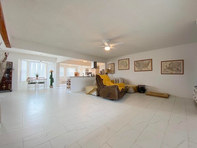 Building Photo - 4720 Blossom Ave