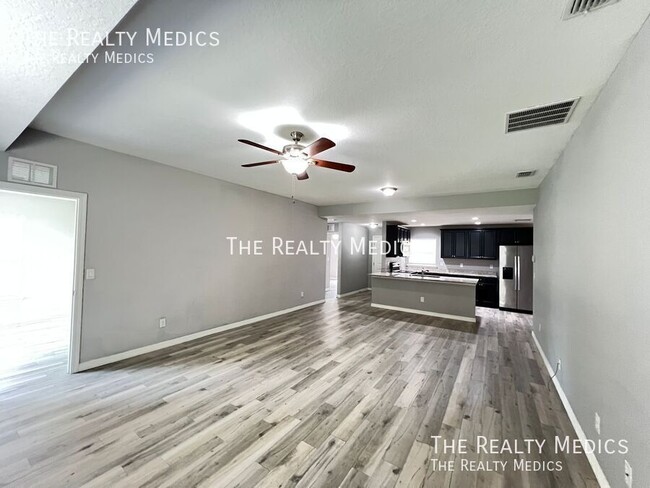 Building Photo - 1902 Laredo Dr