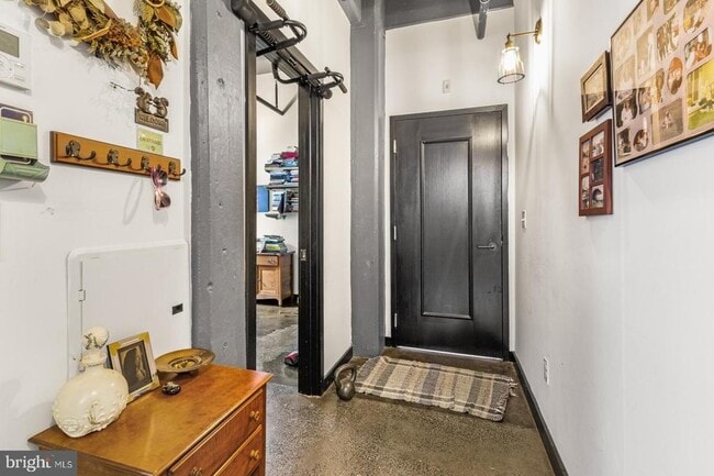 Building Photo - 1701 Tulip St