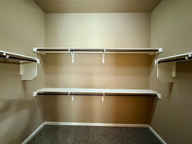 Building Photo - 2404 Sweetwater Ln