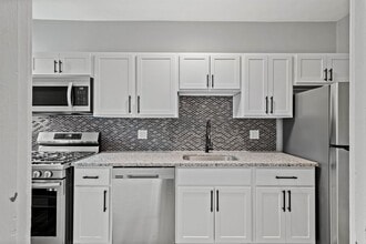 Building Photo - Stunning 2 bedroom home in Homestead available August 1!