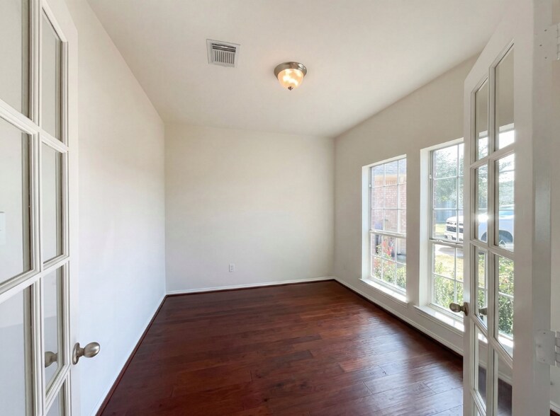 Building Photo - 200 Rippling Creek Ln