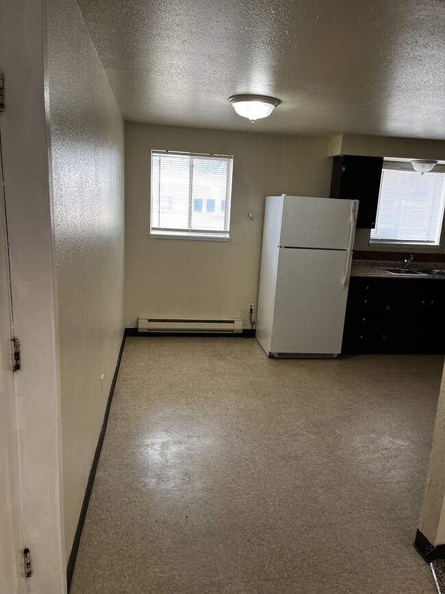 Building Photo - Duplex unit East Nampa near NNU and Downtown!