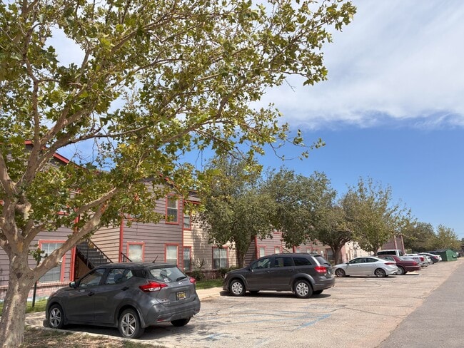 Building Photo - 1200 E Broadway St